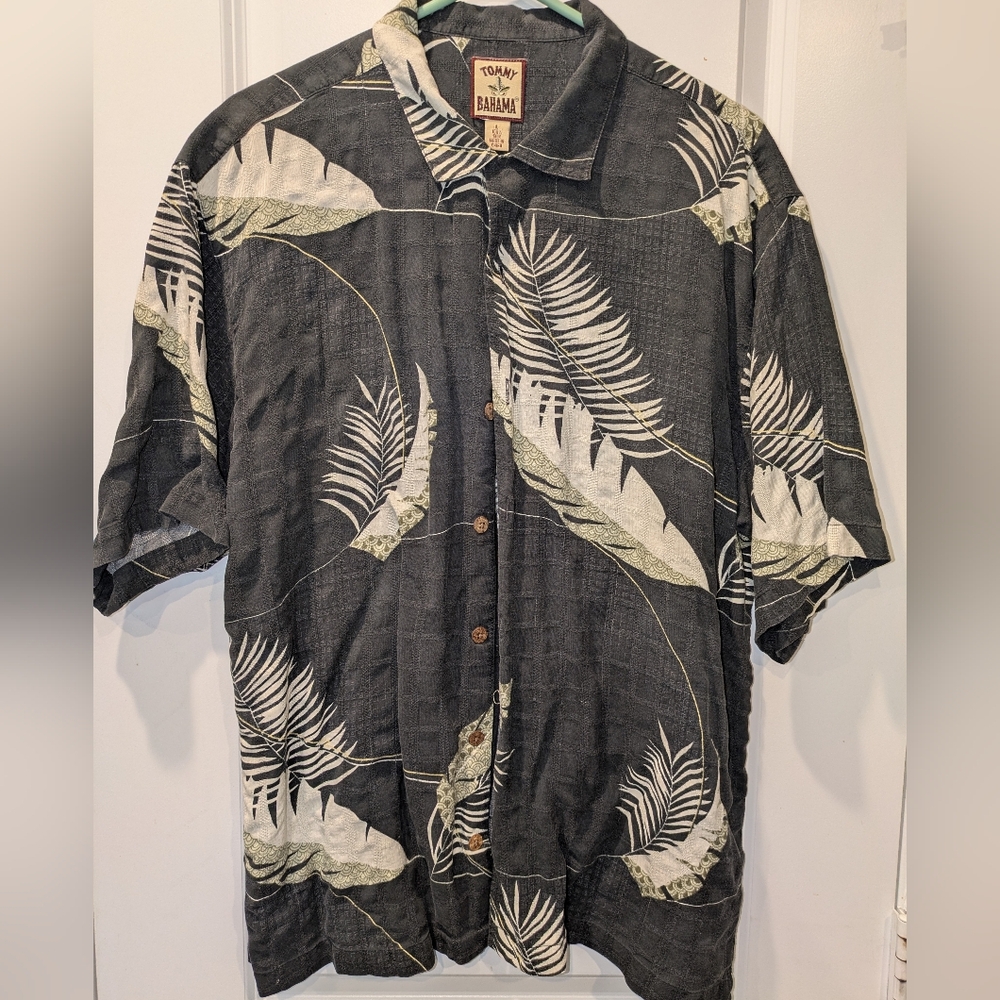 Tommy Bahama 100% Silk Hawaiian Camp Shirt Gray Palm Print Men’s Large